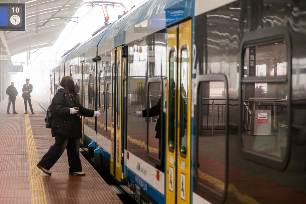 Zdjęcie do wiadomości: Dodatkowe pociągi Kolei Śląskich w Sylwestra 
