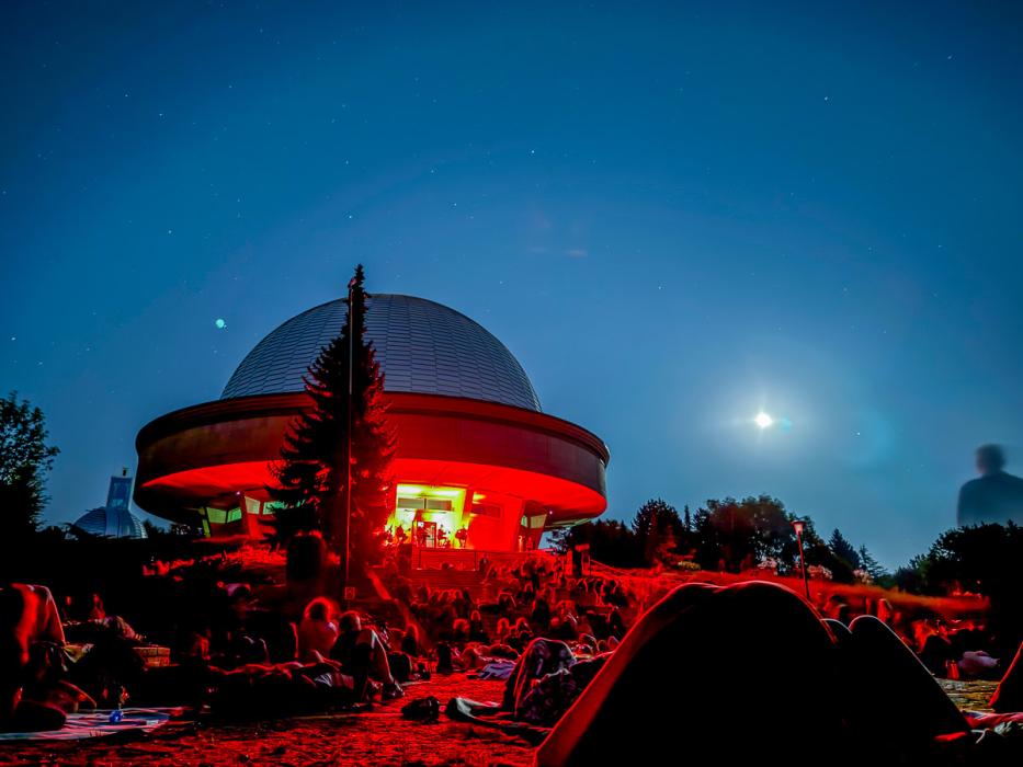  Noc Perseidów przed Planetarium Śląskim. fot. Maciej Żak 