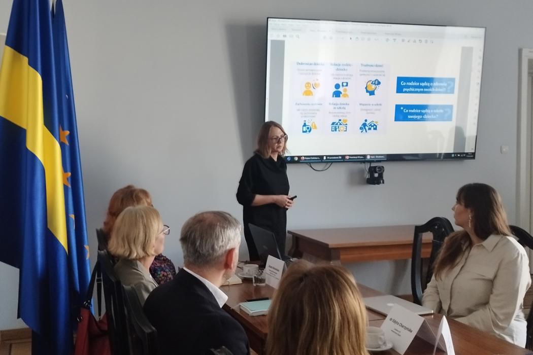 Członkowie rady podczas spotkania. 