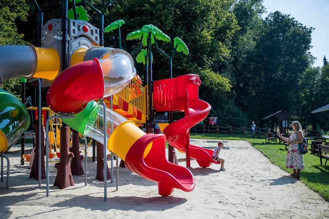  Zdjęcie do wiadomości: Tyrolka, trampoliny, zjeżdżalnie i huśtawki 