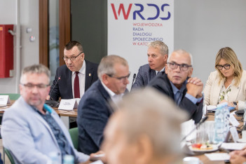 Przemysł zbrojeniowy i transport kolejowy