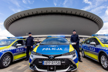 Przekazanie 85 radiowozów dla policji