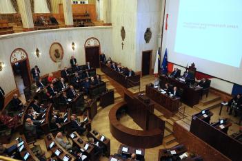 Radni podczas obrad sejmiku. 