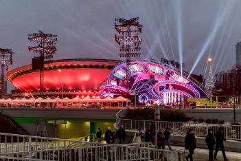  Scena „Sylwestra  z Dwójką” przed katowickim Spodkiem. fot. Tomasz Żak / BP UMWS 