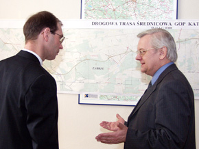  Kiedy DTŚ dotrze do Gliwic? Prezes DTS SA Ireneusz Maszczyk w rozmowie z prezydentem Gliwic Zygmuntem Frankiewiczem (z lewej). 