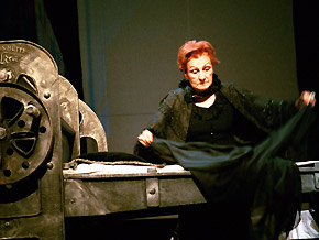  Najlepsza rola drugoplanowa to Alicja w spektaklu "Wszystkie dni, wszystkie noce" kreowana przez Stanisławę Łopuszańską. 