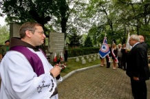  Mogiła Wojenna Powstańców Śląskich, harcerzy i harcerek zamordowanych w 1939 r. na cmentarzu komunalnym przy ul. Panewnickiej 