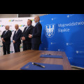  Podpisanie porozumienia w sprawie zintegrowanego systemu taryfowo-biletowego. fot. Andrzej Grygiel / UMWS 