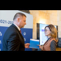  Wręczenie listów gratulacyjnych dla działania 07.02 Aktywna Integracja. fot. Tomasz Żak / UMWS 