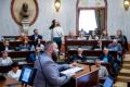 Uczestnicy konferencji siedzą w Sali Sejmu Śląskiego. 