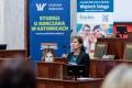 Uczestnicy konferencji siedzą w Sali Sejmu Śląskiego. 