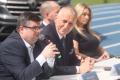 Konferencja prasowa na terenie stadionu. 
