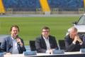 Konferencja prasowa na terenie stadionu. 