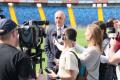 Konferencja prasowa na terenie stadionu. 