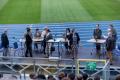 Młodzi ludzie podczas spotkania na Stadionie Śląskim 