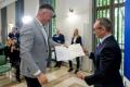 Uroczystość wręczenia listów gratulacyjnych. 