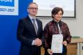 Uroczystość wręczenia listów gratulacyjnych. 
