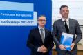 Uroczystość wręczenia listów gratulacyjnych. 