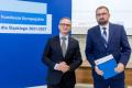Uroczystość wręczenia listów gratulacyjnych. 