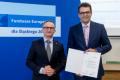 Uroczystość wręczenia listów gratulacyjnych. 