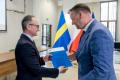 Uroczystość wręczenia listów gratulacyjnych. 