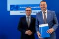 Uroczystość wręczenia listów gratulacyjnych. 