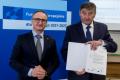Uroczystość wręczenia listów gratulacyjnych. 