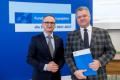 Uroczystość wręczenia listów gratulacyjnych. 