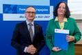 Uroczystość wręczenia listów gratulacyjnych. 