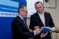 Uroczystość wręczenia listów gratulacyjnych. 