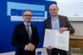Uroczystość wręczenia listów gratulacyjnych. 