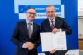 Uroczystość wręczenia listów gratulacyjnych. 