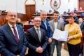 Przedstawiciele ROD odbieraja umoway podczas gali w Sali Sejmu Śląskiego. 