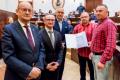 Przedstawiciele ROD odbieraja umoway podczas gali w Sali Sejmu Śląskiego. 