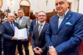 Przedstawiciele ROD odbieraja umoway podczas gali w Sali Sejmu Śląskiego. 