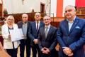 Przedstawiciele ROD odbieraja umoway podczas gali w Sali Sejmu Śląskiego. 