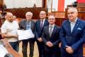 Przedstawiciele ROD odbieraja umoway podczas gali w Sali Sejmu Śląskiego. 