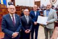 Przedstawiciele ROD odbieraja umoway podczas gali w Sali Sejmu Śląskiego. 