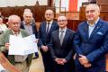 Przedstawiciele ROD odbieraja umoway podczas gali w Sali Sejmu Śląskiego. 