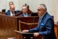 Przedstawiciele gmin odbierają umowy w Sali Sejmu Śląskiego. 