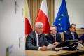 Wręczenie umów beneficjentom. 