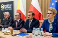 Wręczenie umów beneficjentom. 