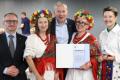 Uroczystośc wręczenie listów gratulacyjnych. 