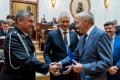 Przekazane umowy dla OSP w Sali Sejmu Śląskiego. 