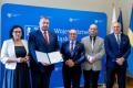 Uroczystość przekazana listów gratulacyjnych. 