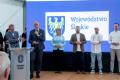 Uroczystość wręczenia symbolicznych czeków na Stadionie Śląskim. 