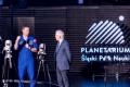 Sławosz Uznański-Wiśniewski zwiedza Planetarium w Chorzowie. 