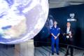 Sławosz Uznański-Wiśniewski zwiedza Planetarium w Chorzowie. 