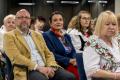 Przedstawiciele kół gospodyń wiejskich odbierają umowy. 