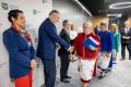 Przedstawiciele kół gospodyń wiejskich odbierają umowy. 
